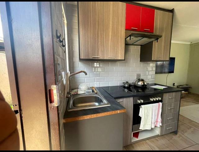 1 BEDROOM HOUSE FOR SALE IN PROTEA GLEN
